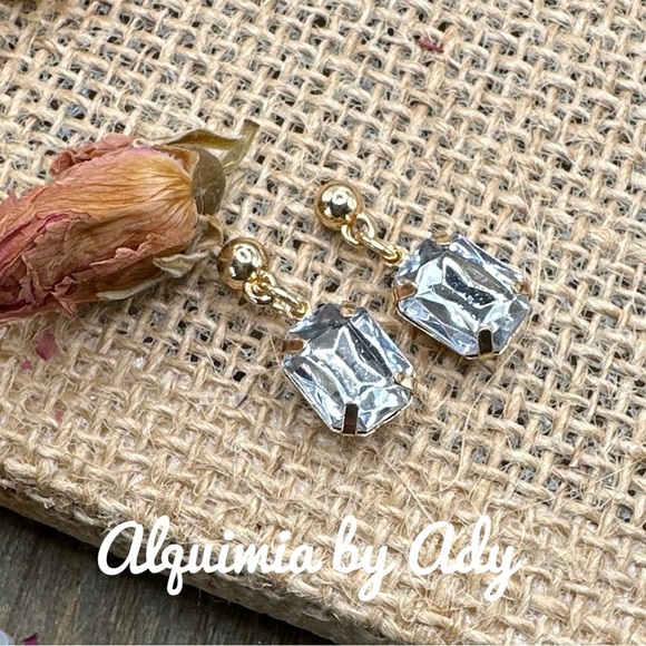 BAGUETTE CUT CRYSTAL GOLD DIAMOND STYLE ZIRCONIA DANGLE STUDS - Picture 1 of 1